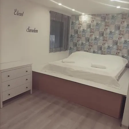 Magnolia Apartman Lägenhet *