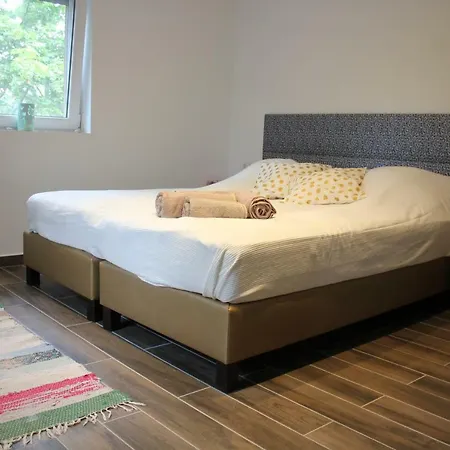 Lägenhet Magnolia Apartman