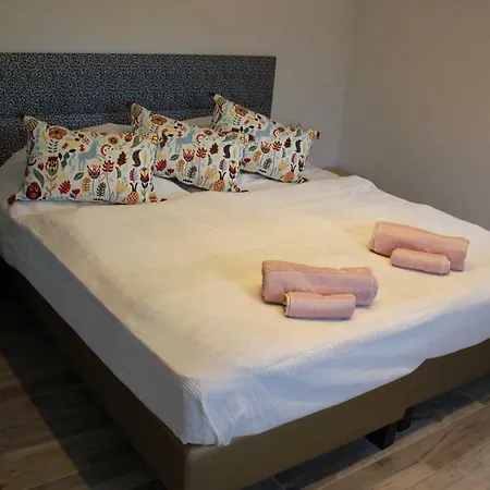 Lägenhet Magnolia Apartman